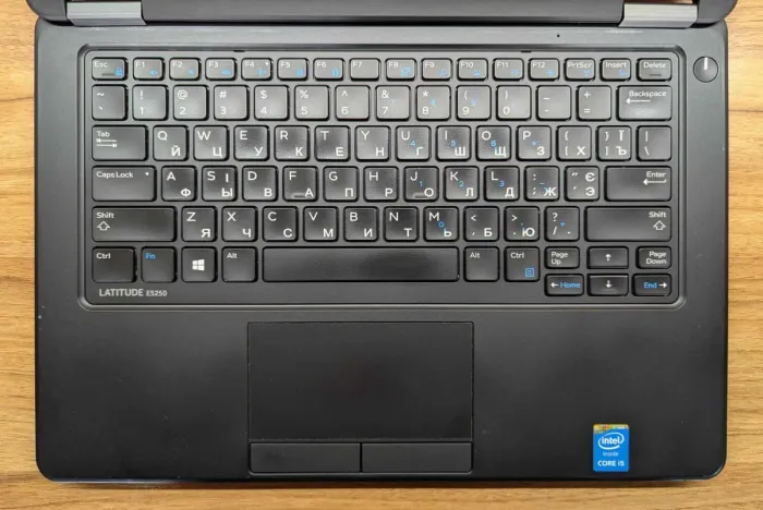 Нетбук Б-клас Dell Latitude E5250 / 12.5" (1366x768) TN / Intel Core i5-4210U (2 (4) ядра по 1.7 - 2.7 GHz) / 8 GB DDR3 / 240 GB SSD / Intel HD Graphics 4400 / WebCam / Windows 10 б/в - зображення 3