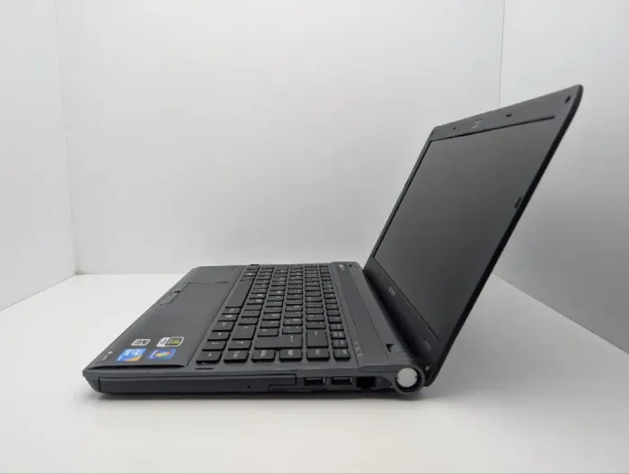 Ноутбук Sony VPC S13 / 13.3" (1366x768) TN / Intel Core i5-580M (2 (4) ядра по 2.6 - 3.3 GHz) / 6 GB DDR3 / 500 GB HDD / nVidia GeForce 310M, 512 MB GDDR3, 64-bit / WebCam / DVD-ROM б/в - зображення 5