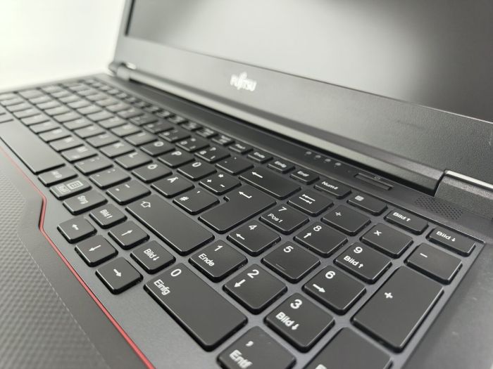Ноутбук Fujitsu LifeBook E5510 / 15.6" (1920x1080) IPS / Intel Core i5-10210U (4 (8) ядра по 1.6 - 4.2 GHz) / 16 GB DDR4 / 240 GB SSD / Intel UHD Graphics / WebCam б/в - зображення 4