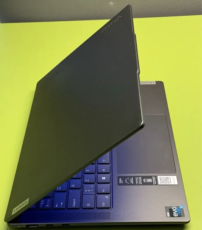 Ультрабук Б-клас Lenovo Yoga Pro 7 / 14.5" (2560x1600) IPS / Intel Core i5-13500H (12 (16) ядер по 3.5 - 4.7 GHz) / 16 GB DDR5 / 512 GB SSD / Intel Iris Xe Graphics / WebCam б/в - зображення 3