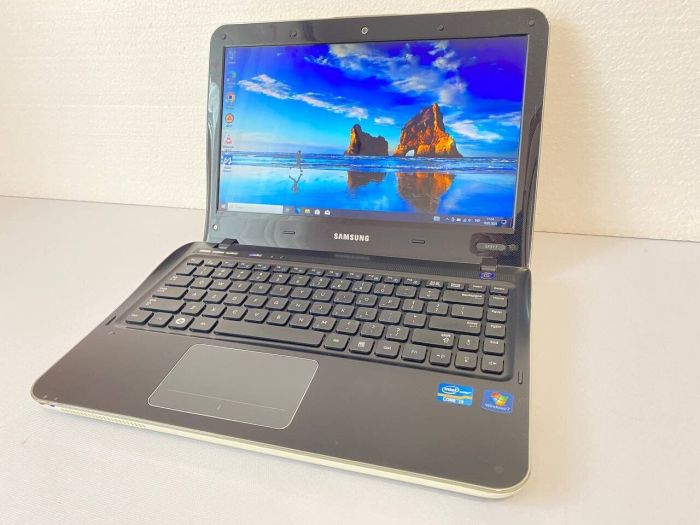 Ноутбук Samsung NP-SF311 / 13.3" (1366x768) TN / Intel Core i3-2310M (2 (4) ядра по 2.1 GHz) / 8 GB DDR3 / 128 GB SSD / Intel HD Graphics 3000 / WebCam б/в - изображение 2