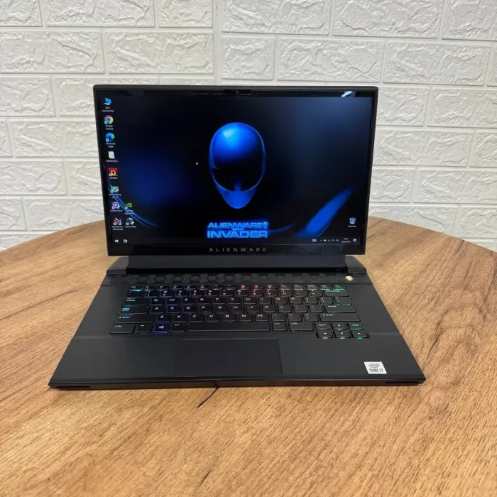 Ігровий ноутбук Б-клас Dell Alienware m15 R4 / 15.6" (1920x1080) IPS / Intel Core i7-10870H (8 (16) ядер по 2.2 - 5.0 GHz) / 16 GB DDR4 / 512 GB SSD / nVidia GeForce RTX 3070, 8 GB GDDR6, 256-bit / WebCam б/в - зображення 2