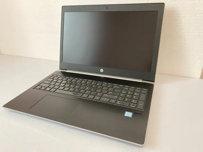 Ноутбук Б-клас HP ProBook 450 G5 / 15.6" (1920x1080) IPS / Intel Core i5-8250U (4 (8) ядра по 1.6 - 3.4 GHz) / 16 GB DDR4 / 256 GB SSD / Intel UHD Graphics 620 / WebCam б/в - зображення 3