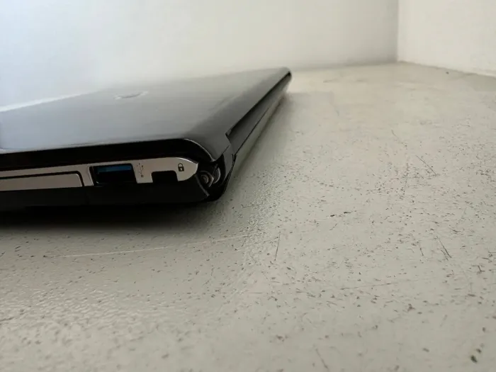 Ультрабук Б-класс Fujitsu LifeBook S936 / 13.3" (1920x1080) TN / Intel Core i7-6600U (2 (4) ядра по 2.6 - 3.4 GHz) / 8 GB DDR4 / 128 GB SSD / Intel HD Graphics 520 / WebCam / VGA б/в - зображення 5