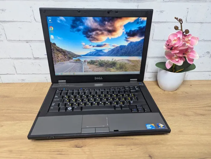 Ноутбук Б-клас Dell Latitude E5410 / 14" (1280x800) TN / Intel Core i5-520M (2 (4) ядра по 2.4 - 2.93 GHz) / 8 GB DDR3 / 128 GB SSD / Intel HD Graphics / DVD-ROM б/в - зображення 2