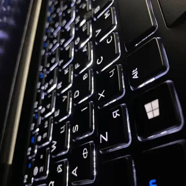 Мобільна робоча станція Dell Precision 7530 / 15.6" (1920x1080) IPS / Intel Core i7-8850H (6 (12) ядер по 2.6 - 4.3 GHz) / 16 GB DDR4 / 512 GB SSD / nVidia Quadro P2000, 4 GB GDDR5, 128-bit / WebCam / HDMI б/в - зображення 6