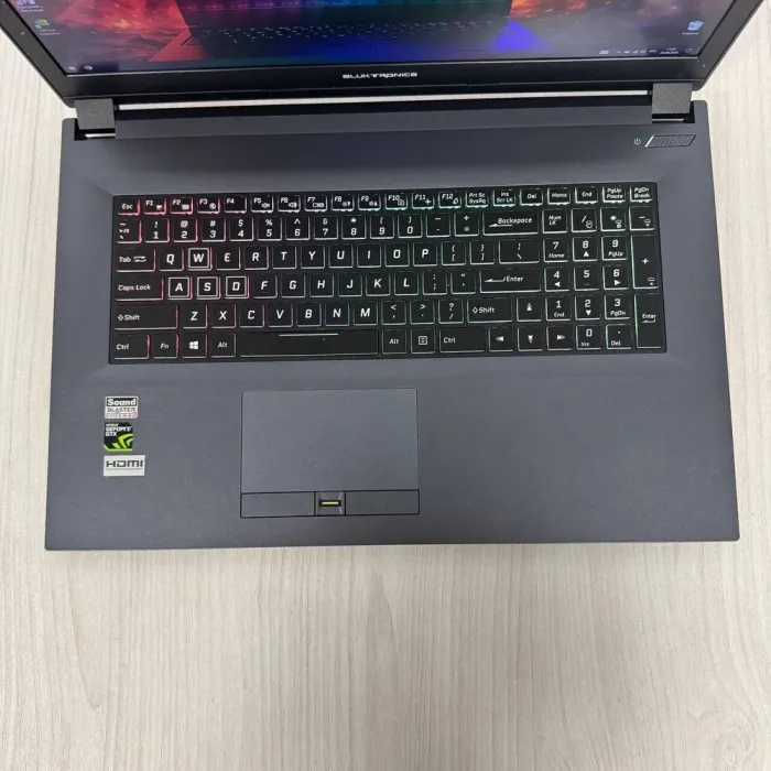 Ігровий ноутбук Eluktronics 17 N870HK / 17.3" (1920x1080) IPS / Intel Core i7-7700HQ (4 (8) ядра по 2.8 - 3.8 GHz) / 16 GB DDR4 / 512 GB SSD NVMe / nVidia GeForce GTX 1050 Ti, 4 GB GDDR5, 128-bit / WebCam б/в - зображення 7