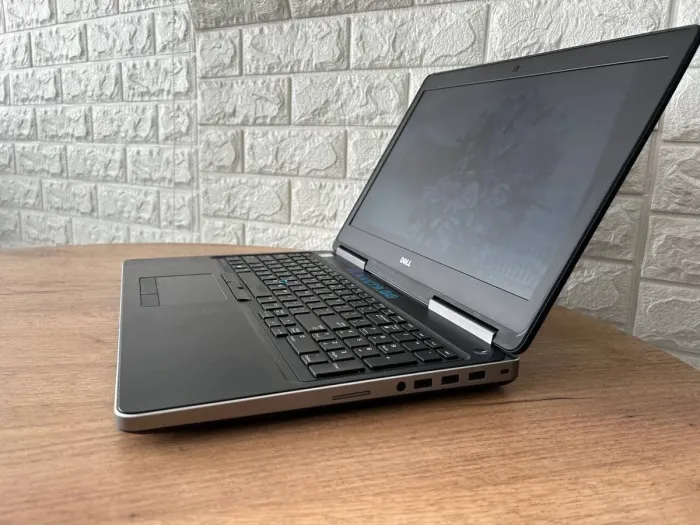 Мобільна робоча станція Dell Precision 7510 / 15.6" (1920x1080) IPS / Intel Core i5-6300HQ (4 ядра по 2.3 - 3.2 GHz) / 8 GB DDR4 / 256 GB SSD / AMD FirePro W5170M, 2 GB GDDR5, 128-bit / WebCam б/в - зображення 5