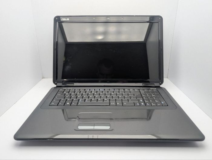 Ноутбук Asus X70I / 17.3" (1600x900) TN / Intel Pentium T4300 (2 ядра по 2.1 GHz) / 4 GB DDR2 / 500 GB HDD / nVidia GeForce GT 220M, 1 GB GDDR2, 128-bit / WebCam / DVD-ROM б/в - зображення 3