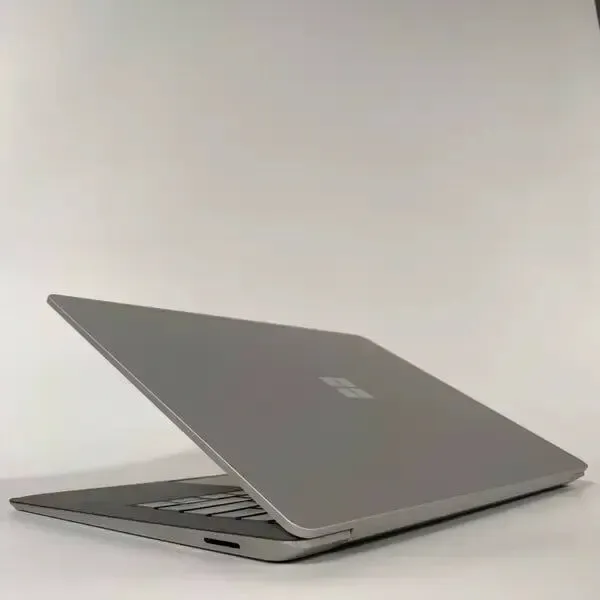 Ультрабук Б-клас Microsoft Surface Laptop 2 / 13.5" (2256x1504) IPS Touch / Intel Core i5-8350U (4 (8) ядра по 1.7 - 3.6 GHz) / 8 GB DDR3 / 256 GB SSD / UHD Graphics 620 / WebCam / mini-DisplayPort б/в - зображення 6