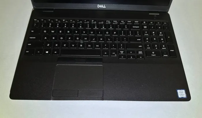 Мобільна робоча станція Dell Precision 3541 / 15.6" (1920x1080) IPS / Intel Core i7-9850H (6 (12) ядер по 2.6 - 4.6 GHz) / 16 GB DDR4 / 256 GB SSD / nVidia Quadro P620, 4 GB GDDR5, 128-bit / WebCam / Win 11 б/в - зображення 3