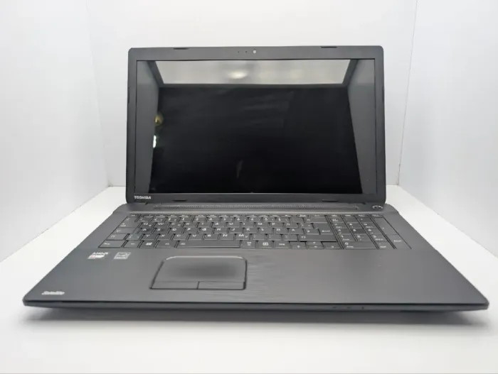 Ноутбук Toshiba Satellite C70D-A / 17.3" (1600x900) TN / AMD E1-2100 (2 ядра по 1.0 GHz) / 8 GB DDR3 / 120 GB SSD / AMD Radeon HD 8210 Graphics / Web-cam б/в - зображення 3