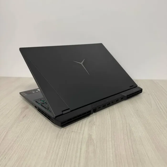 Ігровий ноутбук Lenovo Legion 5 Pro 16ACH6H / 16" (2560x1600) IPS / AMD Ryzen 9 5900HX (8 (16) ядер по 3,3 - 4,6 ГГц) / 32 ГБ DDR4 / 512 ГБ SSD NVMe / nVidia GeForce RTX 3070, 8 ГБ GDDR6, 256-біт / WebCam б/в - зображення 6