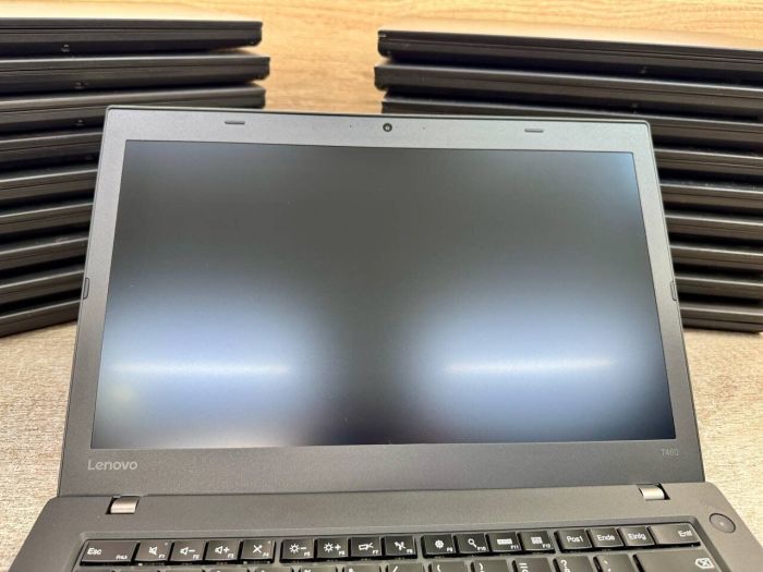 Ноутбук Lenovo ThinkPad T460 / 14" (1366x768) TN / Intel Core i5-6300U (2 (4) ядра по 2.4 - 3.0 GHz) / 8 GB DDR3 / 120 GB SSD / Intel HD Graphics 520 / WebCam / Два АКБ б/в - зображення 3
