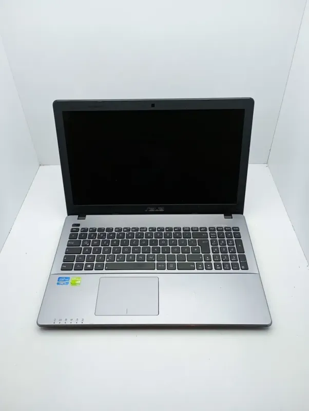 Ноутбук Asus X550C / 15.6" (1366x768) TN / Intel Core i3-3217U (2 (4) ядра по 1.8 GHz) / 6 GB DDR3 / 500 GB HDD / nVidia GeForce GT 720M, 2 GB GDDR3, 64-bit / WebCam / HDMI б/в - зображення 2