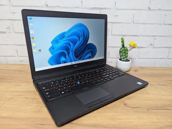 Ноутбук Dell Latitude 5580 / 15.6" (1920x1080) TN / Intel Core i5-6300U (2 (4) ядра по 2.4 - 3.0 GHz) / 8 GB DDR4 / 256 GB SSD / Intel HD Graphics 520 / WebCam б/в - зображення 3