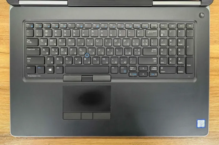 Мобільна робоча станція Dell Precision 7720 / 17,3" (1920x1080) IPS / Intel Core i7-7820HQ (4 (8) ядра по 2,9 - 3,9 ГГц) / 32 ГБ DDR4 / 512 ГБ SSD / nVidia Quadro P5000, 16 ГБ GDDR5X, 256-біт / WebCam / Windows 10 б/в - зображення 3