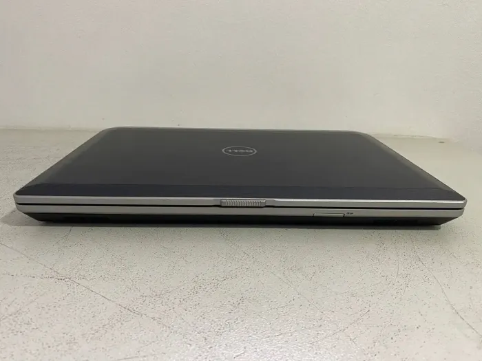 Ноутбук Dell Latitude E6530 / 15.6" (1366x768) TN / Intel Core i5-3230M (2 (4) ядра по 2.6 - 3.2 GHz) / 8 GB DDR3 / 128 GB SSD / Intel HD Graphics 4000 / WebCam / DVD-ROM б/в - зображення 3