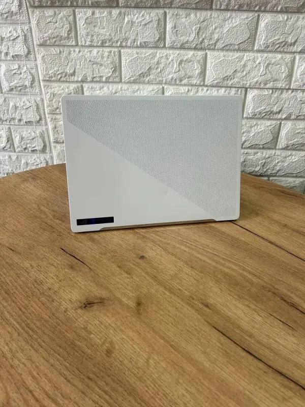 Ігровий ноутбук Asus ROG Zephyrus G14 GA402RJ / 14" (2560x1600) IPS / AMD Ryzen 9 6900HS (8 (16) ядер по 3.3 - 4.9 GHz) / 16 GB DDR4 / 1000 GB SSD / AMD Radeon RX 6700S, 8 GB GDDR6, 128-bit / WebCam б/в - зображення 3