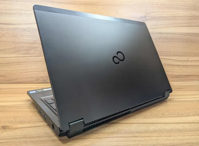 Мобільна робоча станція Fujitsu Celsius H780 / 15.6" (1920x1080) IPS / Intel Core i7-8750H (6 (12) ядер по 2.2 - 4.1 GHz) / 32 GB DDR4 / 512 GB SSD / nVidia Quadro P600, 4 GB GDDR5, 128-bit / 4G / HDMI / WebCam / Windows 10 б/в - зображення 6