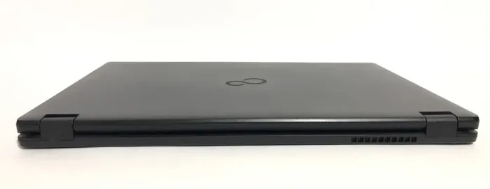 Ноутбук Fujitsu LifeBook E558 / 15.6" (1920x1080) IPS / Intel Core i3-7130U (2 (4) ядра по 2.7 GHz) / 8 GB DDR4 / 256 GB SSD / Intel HD Graphics 620 / WebCam / Win 10 Pro б/в - зображення 3