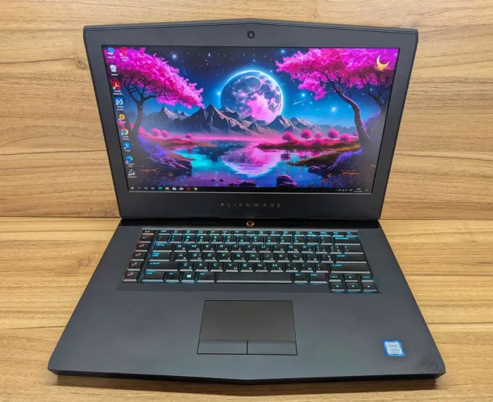 Ігровий ноутбук Dell Alienware 15 R4 / 15.6" (3840x2160) IPS / Intel Core i9-8950HK (6 (12) ядер по 2.9 - 4.8 GHz) / 16 GB DDR4 / 512 GB SSD / nVidia GeForce GTX 1080, 8 GB GDDR5X, 256-bit / WebCam / Windows 10 б/в - зображення 2