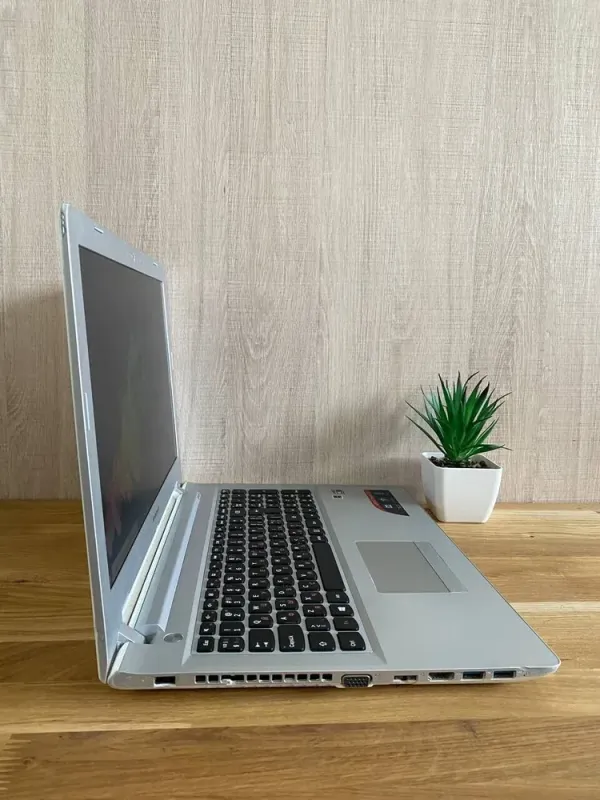 Ноутбук Б-клас Lenovo IdeaPad 500-15 / 15.6" (1366x768) TN / AMD FX-8800P (4 ядра по 2.1 - 3.4 GHz) / 12 GB DDR3 / 128 GB SSD / AMD Radeon R5 M430, 4 GB GDDR3, 64-bit / WebCam / HDMI б/в - зображення 4