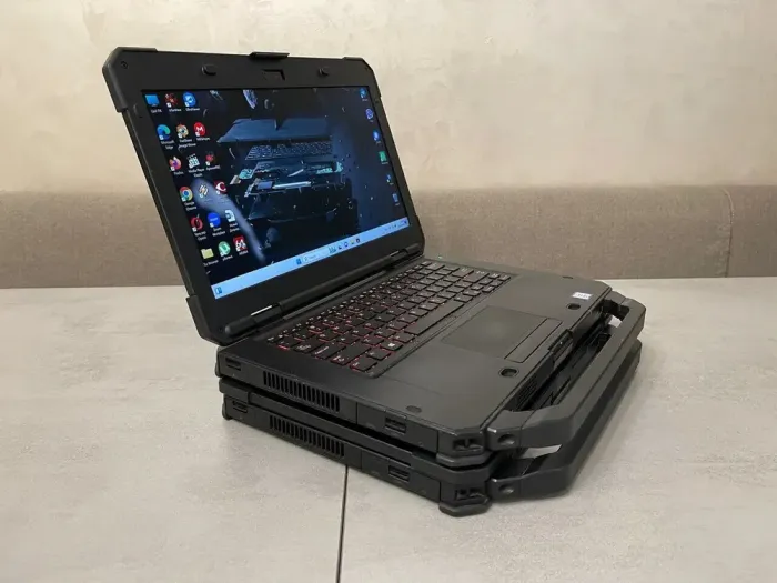 Захищений ноутбук Dell Latitude 5420 Rugged / 14" (1920x1080) IPS Touch / Intel Core i5-8350U (4 (8) ядра по 1.7 - 3.6 GHz) / 16 GB DDR4 / 256 GB SSD M.2 / Intel UHD Graphics 620 / WebCam / HDMI / 4G LTE / Два АКБ б/в - зображення 3