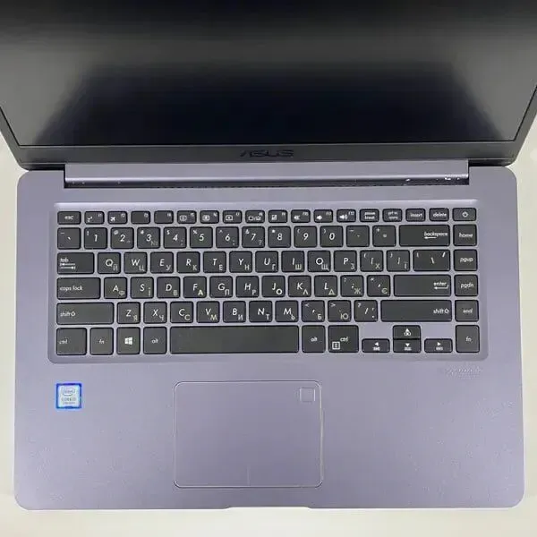 Ноутбук Asus F510U / 15.6" (1920x1080) IPS / Intel Core i5-8250U (4 (8) ядра по 1.6 - 3.4 GHz) / 16 GB DDR4 / 240 GB SSD / Intel UHD Graphics 620 / WebCam / TouchID б/в - зображення 3