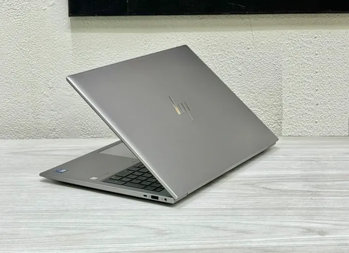 Мобільна робоча станція HP ZBook Firefly 16 G11 / 16" (2880x1800) OLED / Intel Core Ultra 7 155H (16 (22) ядер по 1.4 - 4.8 GHz) / 64 GB DDR5 / 1000 GB SSD / nVidia RTX A500, 4 GB GDDR6, 64-bit / WebCam / Win 11 Pro б/в - зображення 6