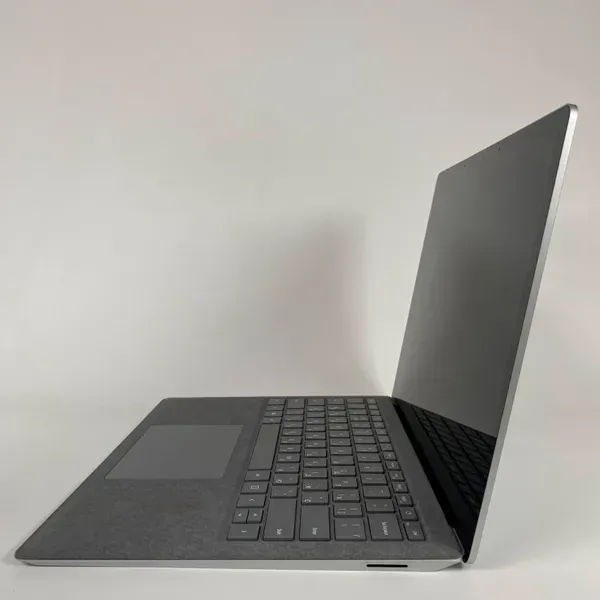 Ультрабук Microsoft Surface Laptop 4 / 13.5" (2256x1504) IPS Touch / AMD Ryzen 5 4680U (6 (12) ядер по 2.2 - 4.0 GHz) / 8 GB DDR4 / 256 GB SSD / AMD Radeon RX Vega 7 / WebCam / USB Type-C б/в - зображення 5