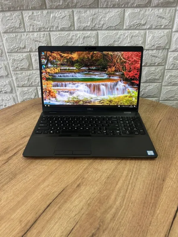 Мобільна робоча станція Dell Precision 3540 / 15.6" (1920x1080) IPS / Intel Core i5-8265U (4 (8) ядра по 1.6 - 3.9 GHz) / 16 GB DDR4 / 512 GB SSD / AMD Radeon Pro WX 2100, 2 GB GDDR5, 64-bit / WebCam б/в - зображення 2