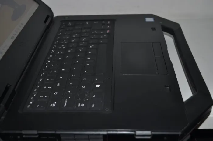 Захищений ноутбук Б-клас Dell Latitude 5414 Rugged / 14" (1366x768) TN / Intel Core i5-6300U (2 (4) ядра по 2.4 - 3.0 GHz) / 16 GB DDR4 / 256 GB SSD / Intel HD Graphics 520 / WebCam / Windows 11 Pro б/в - зображення 9