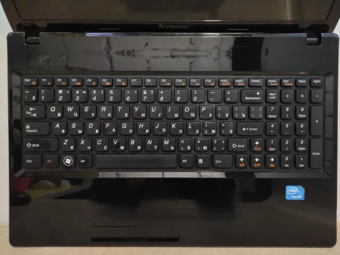 Ноутбук Lenovo G580 / 15.6" (1366x768) TN / Intel Celeron B830 (2 ядра по 1.8 GHz) / 4 GB DDR3 / 120 GB SSD / Intel HD Graphics / WebCam / DVD-RW б/в - зображення 2