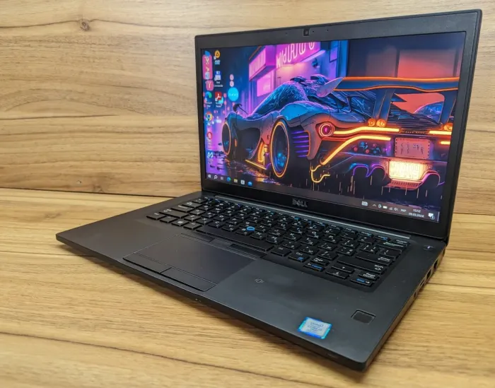 Ультрабук Dell Latitude 7490 / 14" (1920х1080) IPS / Intel Core i7-8650U (4 (8) ядра по 1.9 - 4.2 GHz) / 16 GB DDR4 / 512 GB SSD / Intel UHD Graphics 620 / WebCam / Fingerprint / Windows 10 б/в - зображення 3