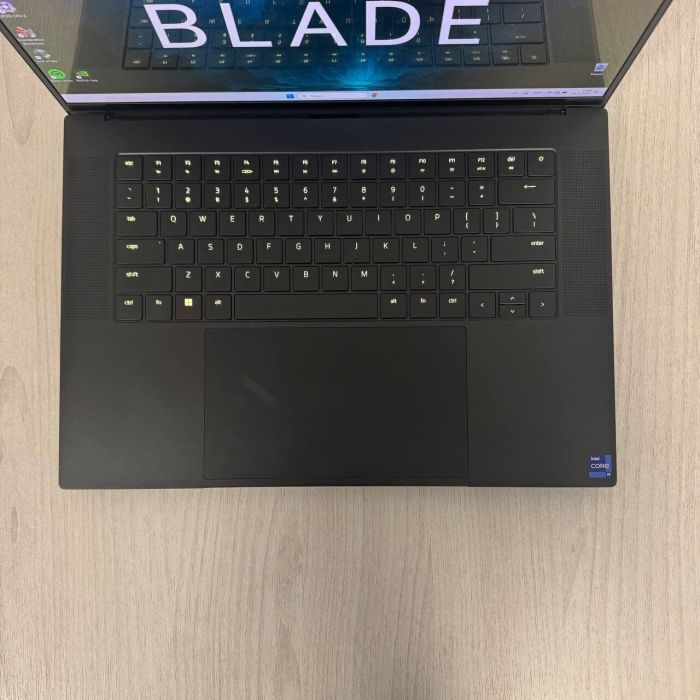 Ігровий ноутбук Razer Blade 16 RZ09-0510 / 16" (2560x1600) IPS / Intel Core i9-14900HX (24 (32) ядра по 2,2 - 5,7 ГГц) / 32 ГБ DDR5 / 2000 ГБ SSD NVMe / nVidia GeForce RTX 4090, 16 ГБ GDDR6, 256-біт / Веб-камера б/в - изображение 3