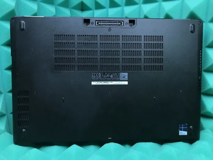 Ноутбук Б-клас Dell Latitude E5570 / 15.6" (1920x1080) IPS / Intel Core i5-6300U (2 (4) ядра по 2.4 - 3.0 GHz) / 8 GB DDR4 / 240 GB SSD / Intel HD Graphics 520 / WebCam / HDMI / Windows 10 б/в - зображення 9