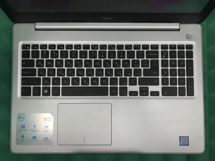 Ноутбук Dell Inspiron 5570 / 15.6" TN / Intel Core i5-8250U (4(8) ядра по 1.6-3.4 GHz) / 8GB DDR4 / 256GB SSD / UHD Graphics 620 / WebCam / USB 3.1 / HDMI / Win 10 б/в - зображення 3