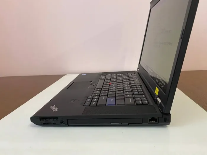 Ноутбук Б-клас Lenovo ThinkPad T520 / 15.6" (1366x768) TN / Intel Core i5-2410M (2 (4) ядра по 2.3 - 2.9 GHz) / 4 GB DDR3 / 120 GB SSD / Intel HD Graphics 3000 / WebCam / DisplayPort б/в - зображення 5