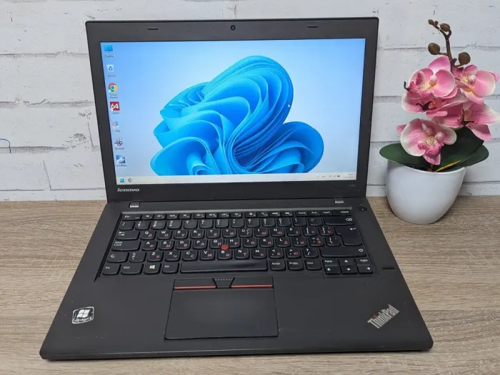 Ноутбук Б-клас Lenovo ThinkPad T450 / 14" (1366x768) TN / Intel Core i5-5300U (2 (4) ядра по 2.3 - 2.9 GHz) / 12 GB DDR3 / 128 GB SSD / Intel HD Graphics 5500 / WebCam б/в - зображення 2