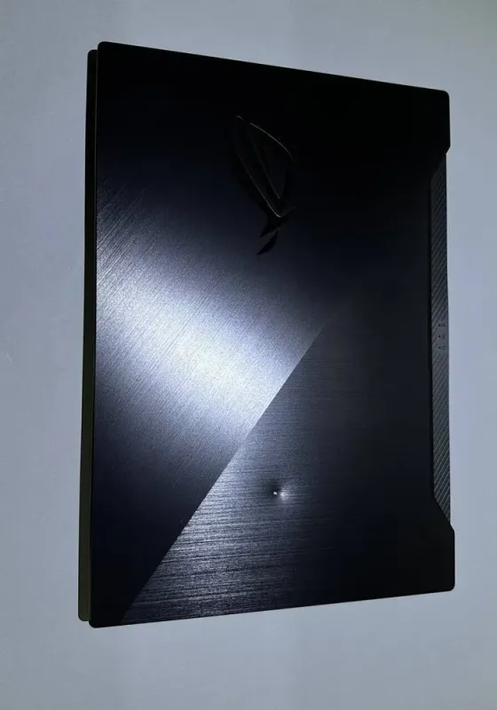 Ігровий ноутбук Б-клас Asus ROG Zephyrus GA502DU / 15.6" (1920x1080) IPS / AMD Ryzen 7 3750H (4 (8) ядра по 2.3 - 4.0 GHz) / 16 GB DDR4 / 512 GB SSD / GeForce GTX 1660 Ti Max-Q, 6 GB GDDR6, 192-bit б/в - зображення 4