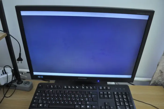 Комплект ПК: Fujitsu Esprimo D756 E85 SFF / Intel Core i5-6500 (4 ядра по 3.2 - 3.6 GHz) / 8 GB DDR4 / 120 GB SSD / Intel HD Graphics 530 / DVD-ROM + Монитор Б-класс Samsung SyncMaster S22A450BW / 22" (1680x1050) TN / VGA, DVI б/в - зображення 3