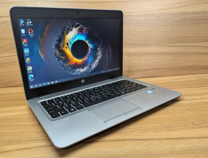 Ультрабук HP EliteBook 840 G3 / 14" (1366x768) TN / Intel Core i5-6300U (2 (4) ядра по 2.4 - 3.0 GHz) / 8 GB DDR4 / 240 GB SSD / Intel HD Graphics 520 / TouchID / WebCam / Windows 10 б/в - зображення 4