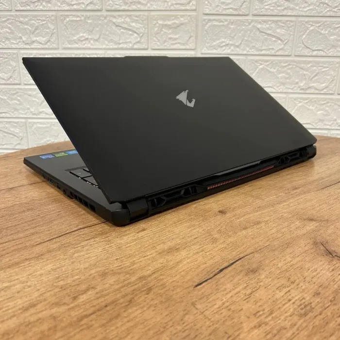 Ігровий ноутбук Б-клас Gigabyte Aorus 7 9KF / 17.3" (1920x1080) IPS / Intel Core i5-12500H (12 (16) ядер по 3.3 - 4.5 GHz) / 16 GB DDR4 / 512 GB SSD / nVidia GeForce RTX 4060, 8 GB GDDR6, 128-bit / WebCam б/в - зображення 6