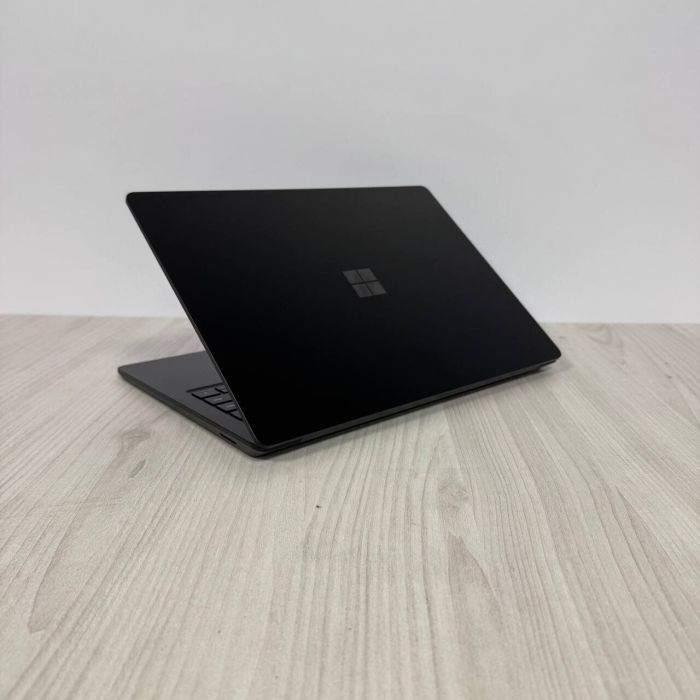 Ультрабук Microsoft Surface Laptop 6 / 13.5" (2256x1504) IPS Touch / Intel Core Ultra 7 165H (16 (22) ядер по 3.8 - 5.0 GHz) / 16 GB DDR5 / 512 GB SSD NVMe / Intel Arc Graphics / WebCam б/в - зображення 6
