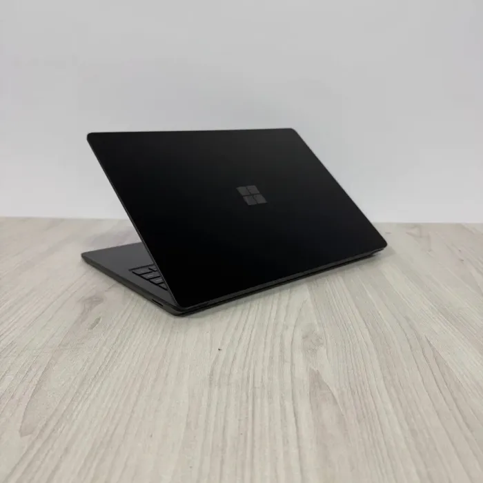 Ультрабук Microsoft Surface Laptop 6 / 13.5" (2256x1504) IPS Touch / Intel Core Ultra 7 165H (16 (22) ядер по 3.8 - 5.0 GHz) / 16 GB DDR5 / 512 GB SSD NVMe / Intel Arc Graphics / WebCam б/в - зображення 6