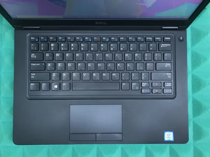 Ноутбук Dell Latitude 5490 / 14"/Core i5-7300U (2 (4) ядра по 2.6 - 3.5 GHz) / 8 GB DDR4 / 250 GB SSD /HD Graphics 620 /WebCam /Win 10 б/в - зображення 4