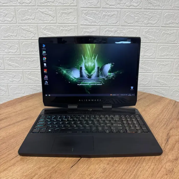 Ігровий ноутбук Б-клас Dell Alienware m15 / 15.6" (1920x1080) IPS / Intel Core i7-8750H (6 (12) ядер по 2.2 - 4.1 GHz) / 16 GB DDR4 / 512 GB SSD / GeForce RTX 2060, 6 GB GDDR6, 192-bit / WebCam б/в - зображення 2