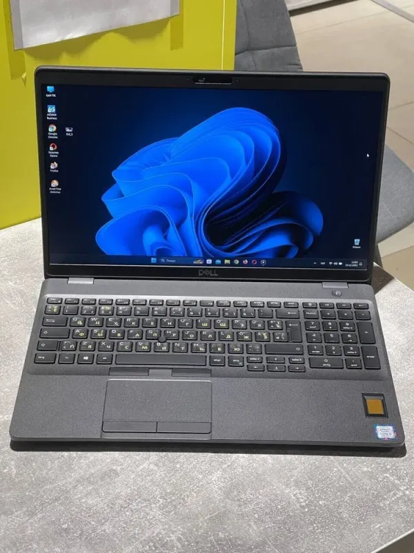 Ультрабук Dell Latitude 5500 / 15.6" (1920x1080) IPS / Intel Core i5-8250U (4 (8) ядра по 1.6 - 3.4 GHz) / 16 GB DDR4 / 480 GB SSD / Intel UHD Graphics 620 / WebCam  б/в - зображення 2