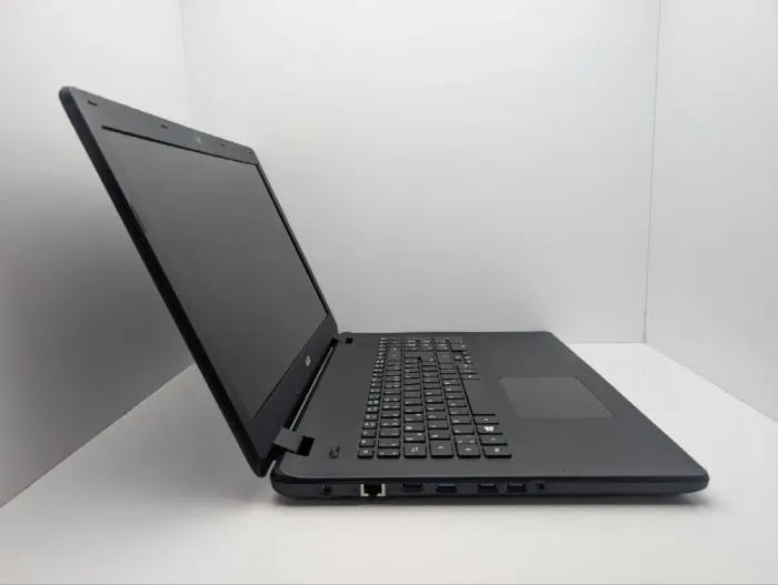 Ноутбук Acer Aspire ES1-731 / 17.3" (1600x900) TN / Intel Celeron N2940 (4 ядра по 1.83 - 2.25 GHz) / 8 GB DDR3 / 120 GB SSD / Intel HD Graphics / WebCam / DVD-ROM б/в - зображення 4